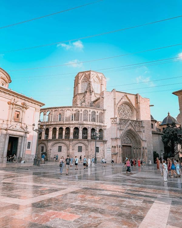 A familiar image of Valencia phone numbers